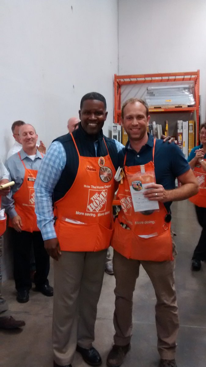 PRO DS, Scott, receiving kudos from RVP Charles! Great job, Scott!!🌟👏🌟 <a href="/CharlesA_Wilson/">Charles Wilson</a> <a href="/SarahFarrellTHD/">Sarah Farrell</a>