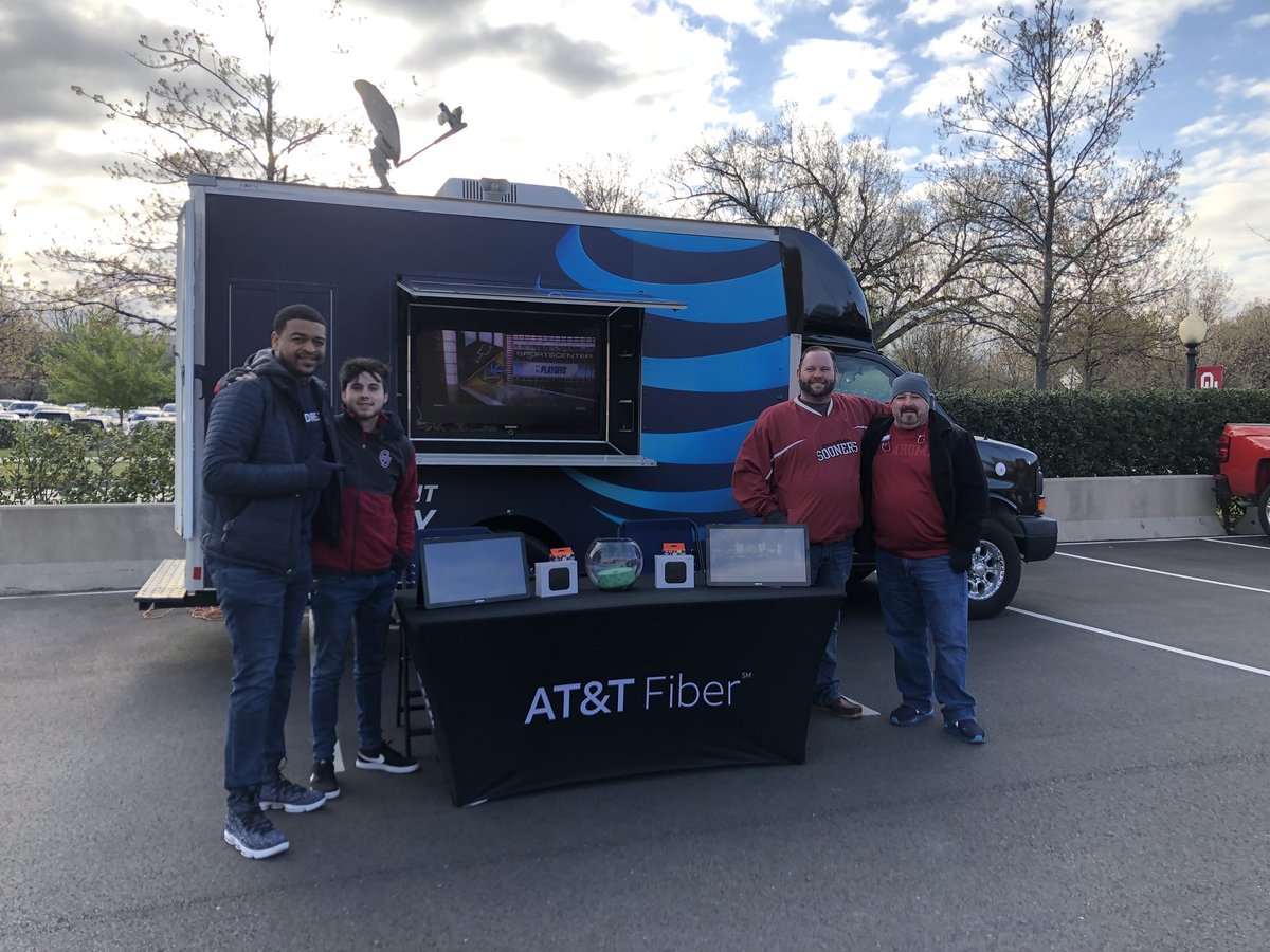 T0nyT0niT0ne's tweet image. OU Red and White Game! We do this in any weather 💨 #TheU #OKCWay #MidStatesProud #PowerCentral