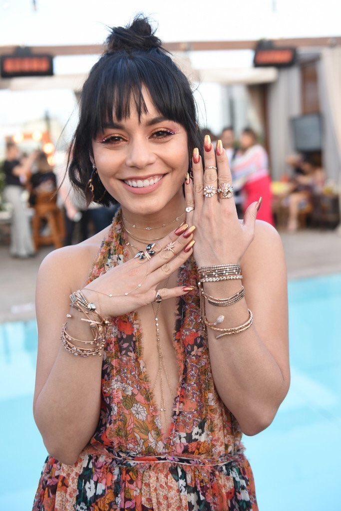 2019_Coachella's tweet photo. Vanessa Hudgens #Coachella https://t.co/30G5xlxll7