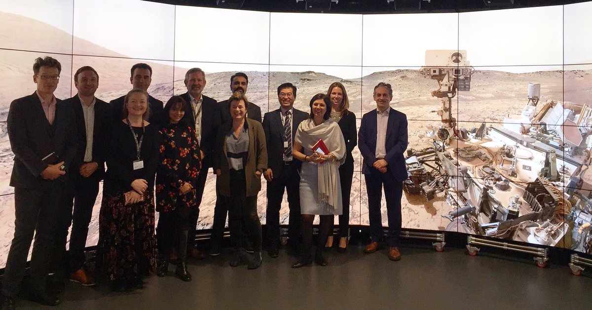 MikhaelaGrayIB's tweet photo. What a great group for our very first #leadership in a #tech driven world programme. Not sure our lovely participants thought they'd be exploring #mars with the @MarsRovers @ImperialDSI @ImperialExecEd https://t.co/7brFYIt05U