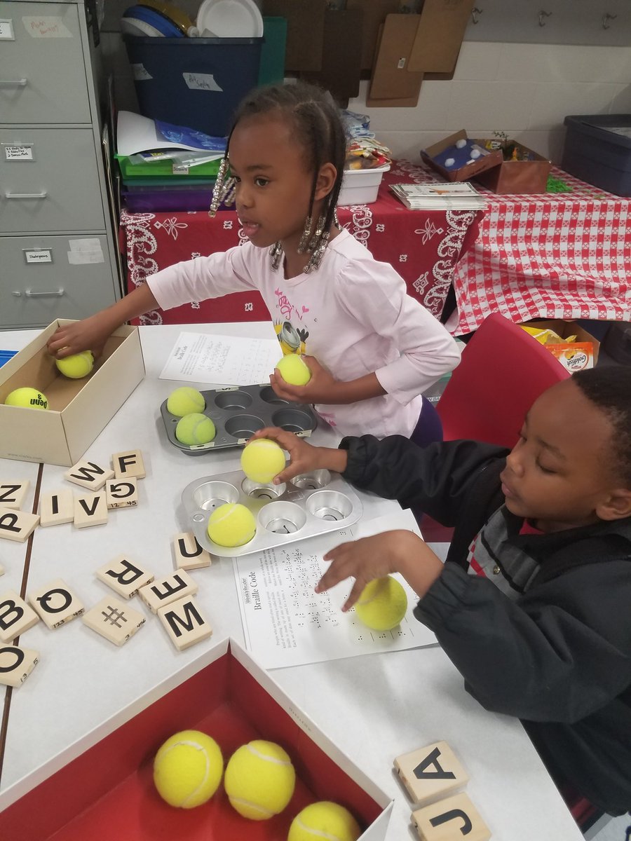 SpringhillGift1's tweet photo. @SpringhillGift1 1st graders learning Braille in our human body unit https://t.co/dGY5dM8gYH
