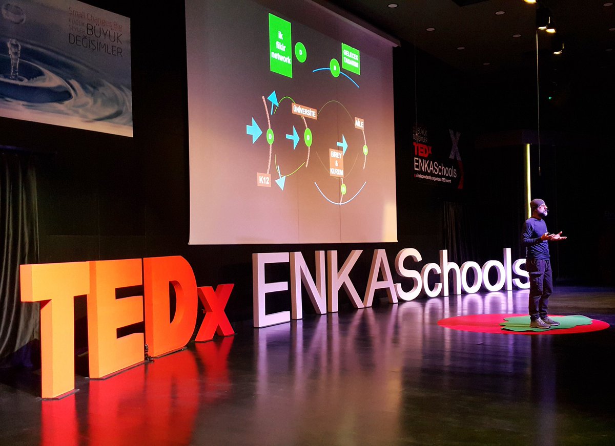 ''Bu yeşil bir halı değil, bu bir bulut!'' Dünya'ya yeniden hayal kurdurmaya çalışan insan  Semih Yalman, TEDxENKASchools'ta!

#TEDxENKASchools 
#smallchangesbig 
#kucukseylerbuyukdegisimler 
#EnkaSchools 
#TEDx 
#TEDTalks