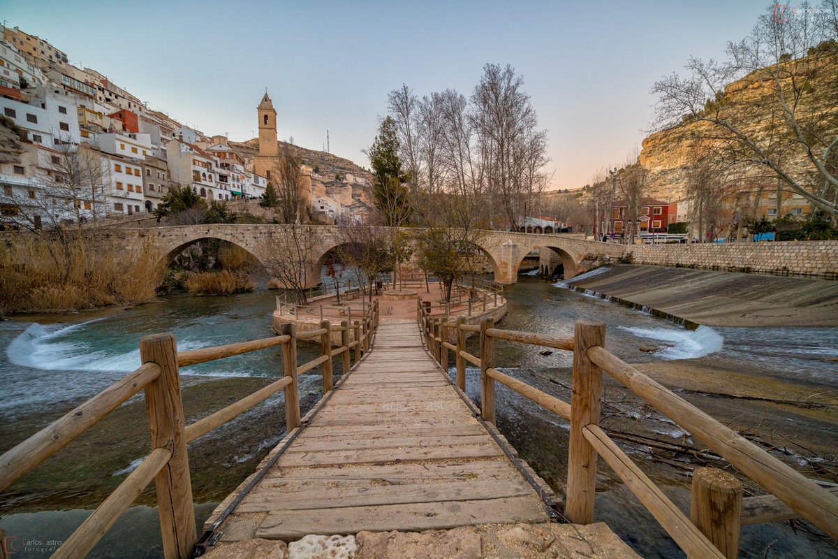 Alcalá del Júcar (Albacete, Castilla la Mancha) y su puente goo.gl/2BVPfZ @AlcalaJucar @AlcaladelJucar @LosPueblosmbe @CanonEspana @csmclm @EFE_CLM @spain @turismoalbacete @somosdealbacete