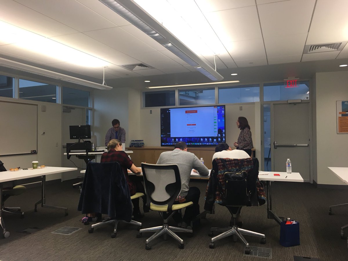 OsungKwan's tweet photo. I am lucky enough to participate MNO magazine idea final pitch of #syracuse #newhouse . one of #nhsmtp friends, @cb_oser ‘s team is about to start! https://t.co/InYV5AtbZ6