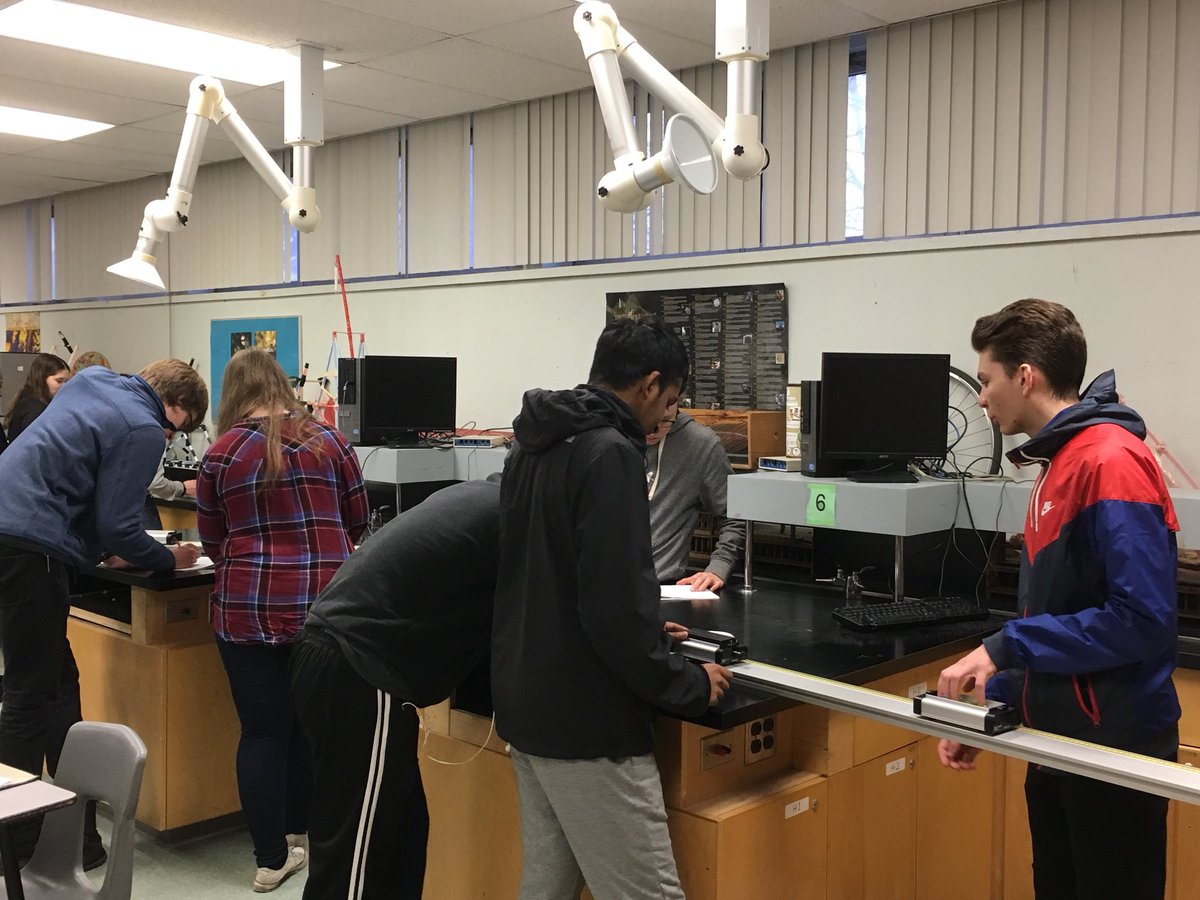 hellomskao's tweet photo. Gr. 12 Collision investigation #exchangeinsuranceinfo @lakeshoreci @LCIscience https://t.co/SYIqMTIJdn