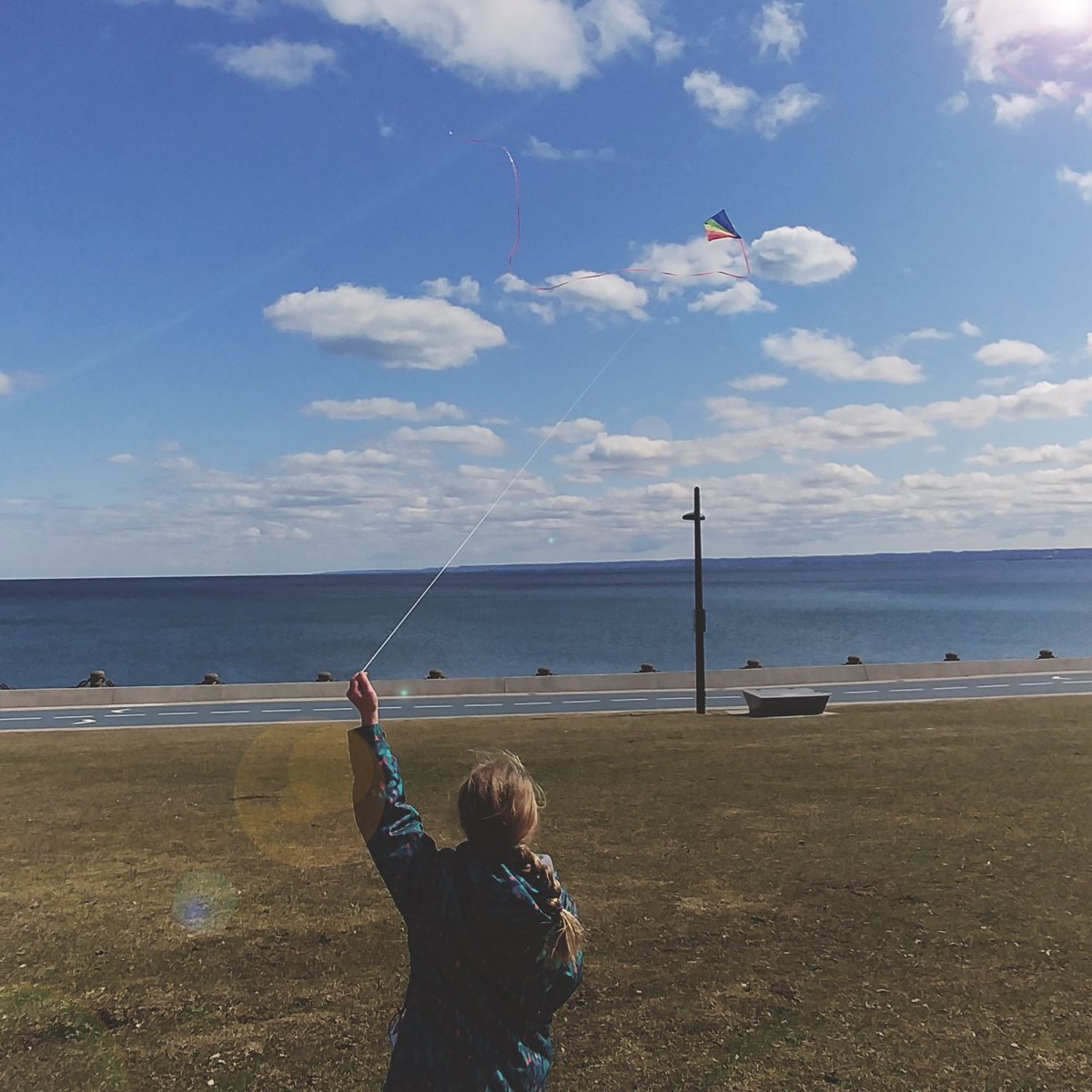 toysmithtoys's tweet photo. Get your Saturday off to a flying start! ๐คฉโจ How do you get energized on the weekend? #EoloPopUpKite #Toysmith #ToysmithToys #KiteFlying #Kite #KiteFlyer #GoFlyAKite #Saturday #WindyWeekend #HighFlyingFun #Kites #Fun #Playing #NationalKiteFlyingMonth https://t.co/bNvuVMnWW7
