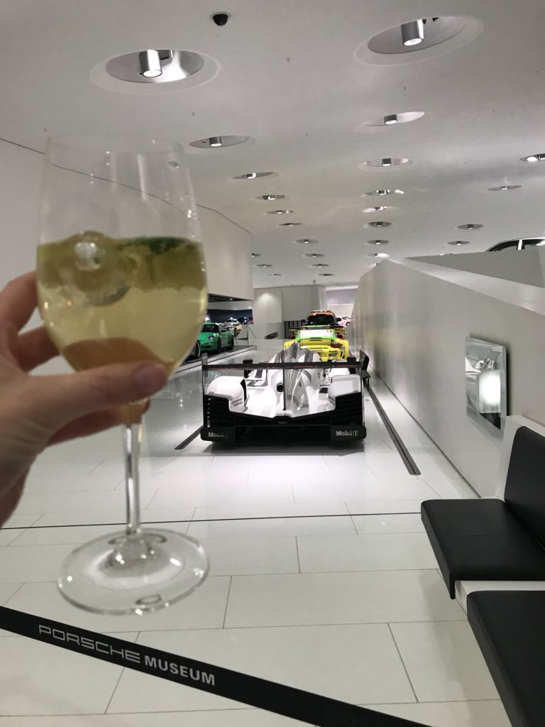 Ms_JFS's tweet image. Ein toller Tag mit inspirierenden Persönlichkeiten und Themen geht zu Ende - Danke und Cheers  @we_are_panda hosted by @Porsche #Panda18 #femaleleaders #inspiration