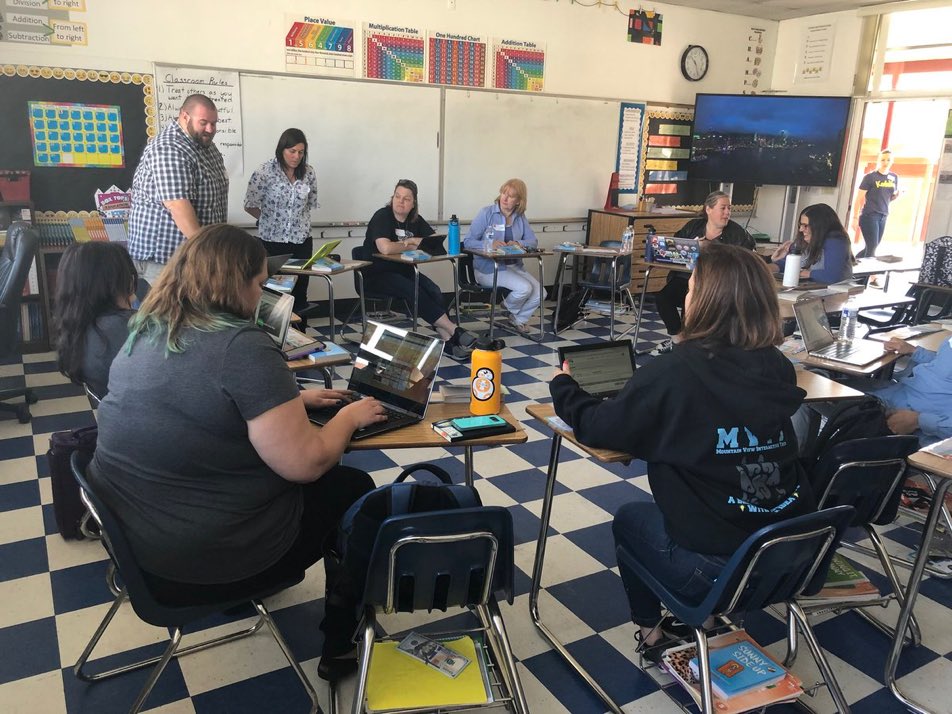 LopezLand_MVS's tweet photo. Learning and sharing more about my favorite app ever @Flipgrid #edcampvc #ovsdtide https://t.co/mgKYDFAN5d
