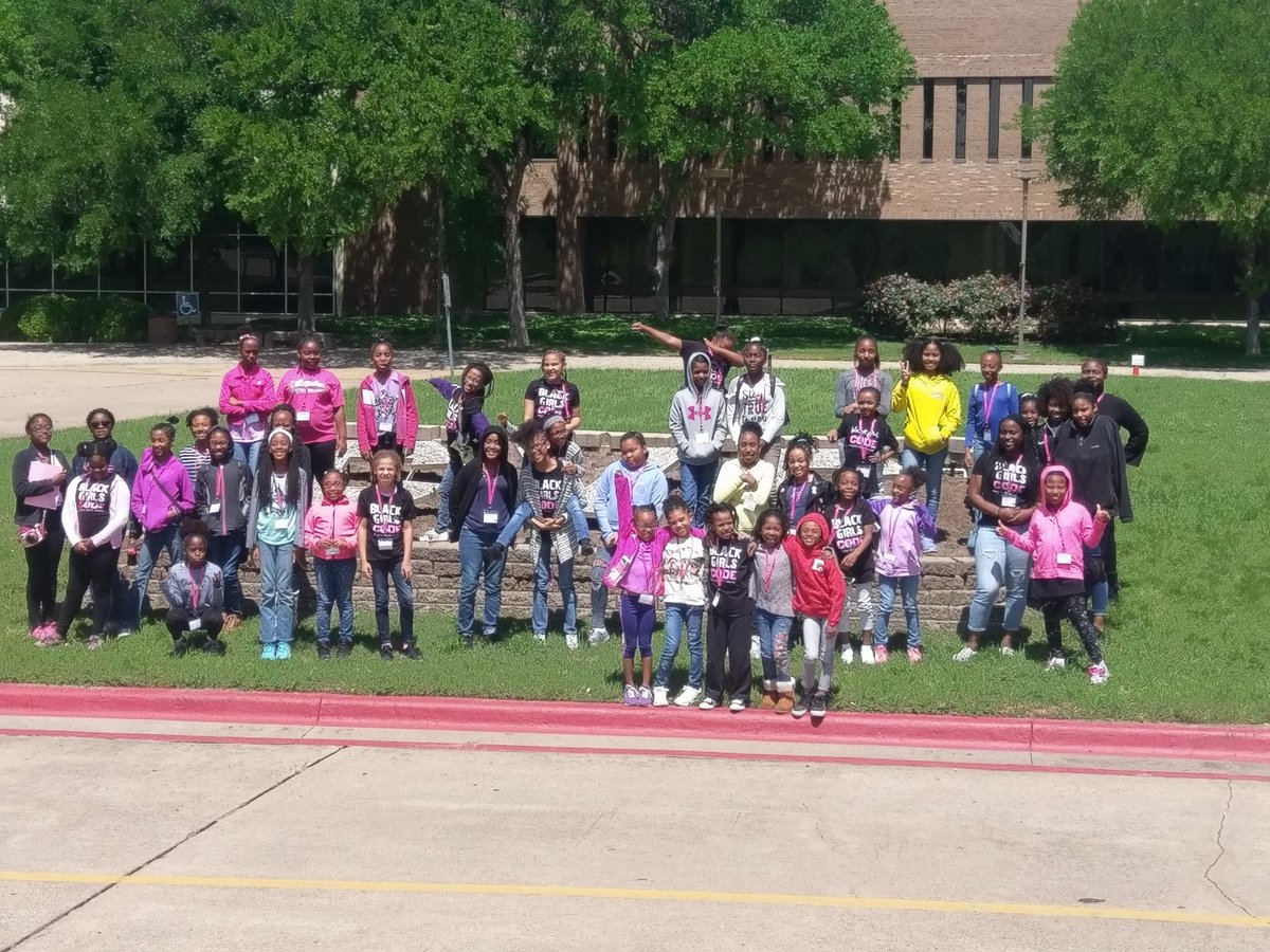 VolunteerBGCDAL's tweet photo. Tech Divas of the day! #BGC #bgcgame https://t.co/AbRpd3heCJ