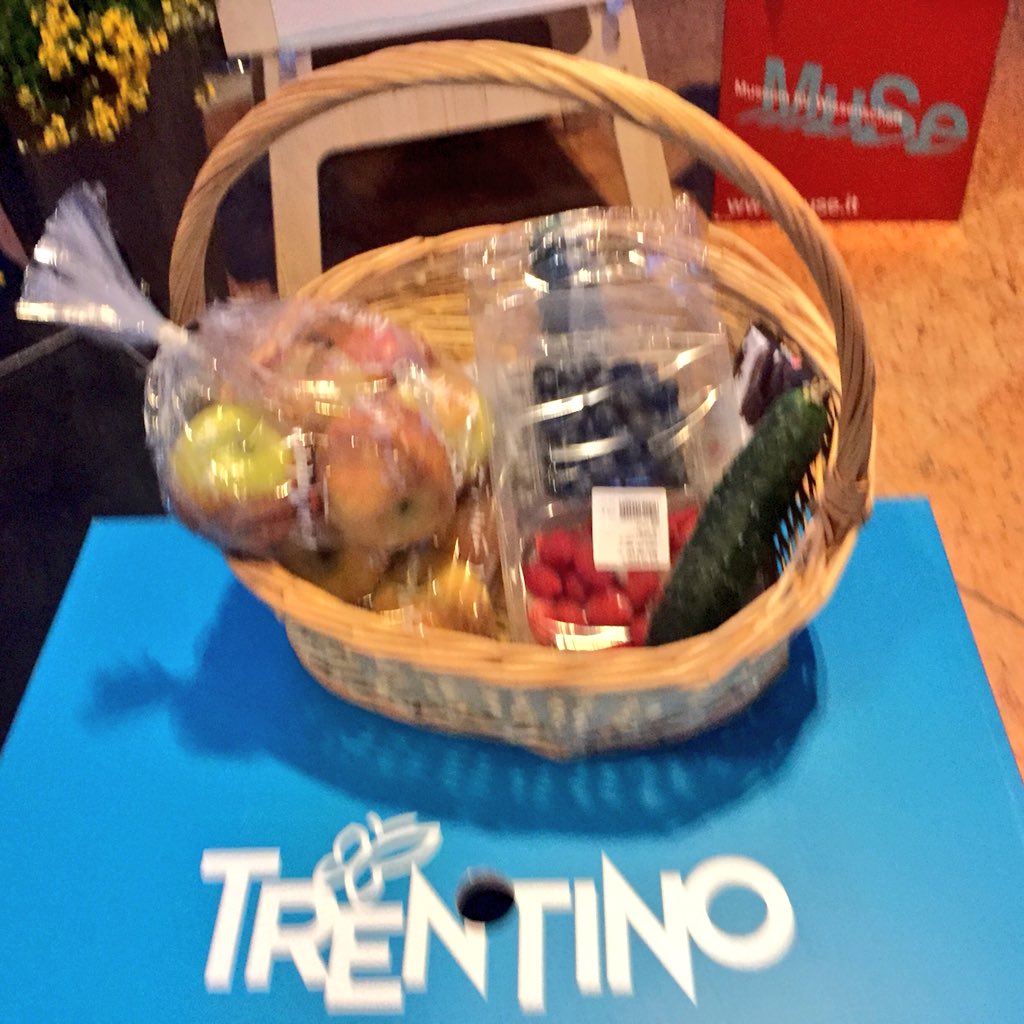 trentosmart's tweet photo. Con #TSCW18 #trentosmart la #salute parte dai nostri piatti: come lottare contro la #disinformazione alimentare. Very soon @museband con nutrizionista Francesca #Ghelfi #cibo smart#smartfood #smartpeople https://t.co/8ZLrcpROru