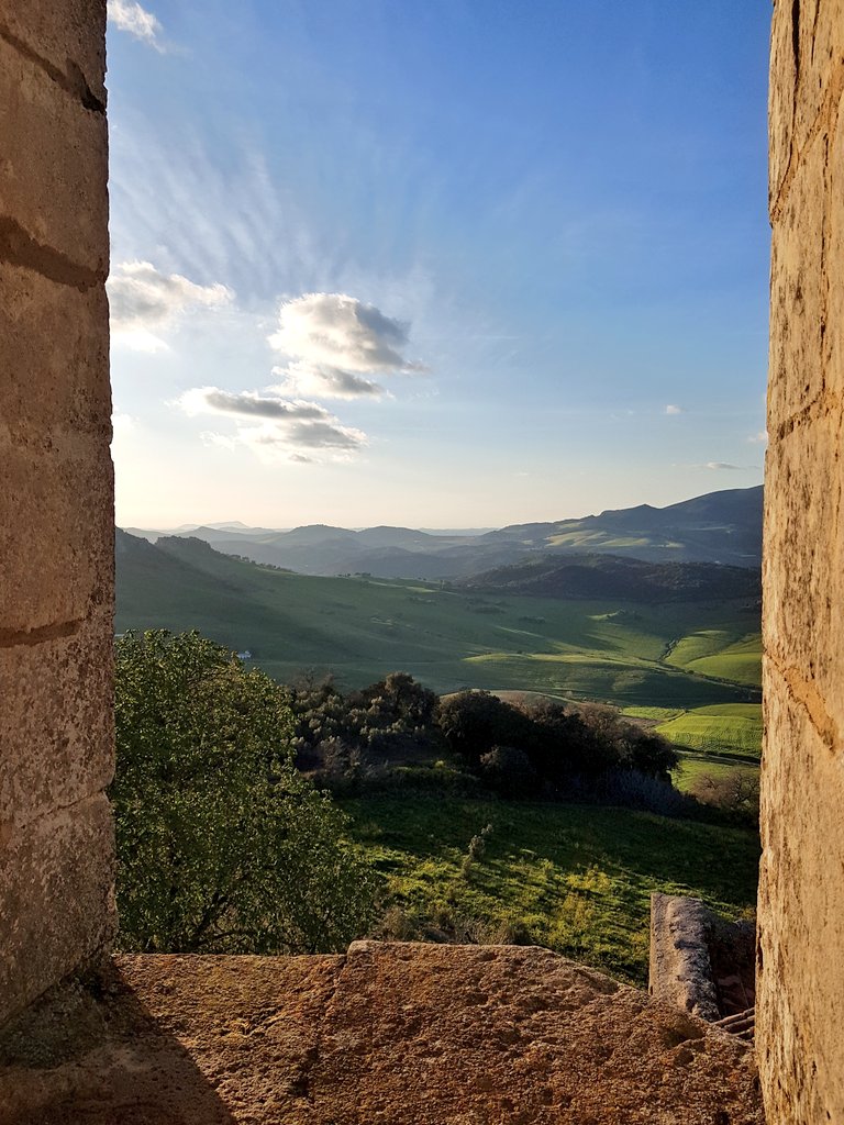 Non potevamo lasciare #AlcalaDelValle senza visitare il Convento de Caños Santo, edificio religioso in mezzo al paradiso. #AunahoraCádiz #Sientelasierra