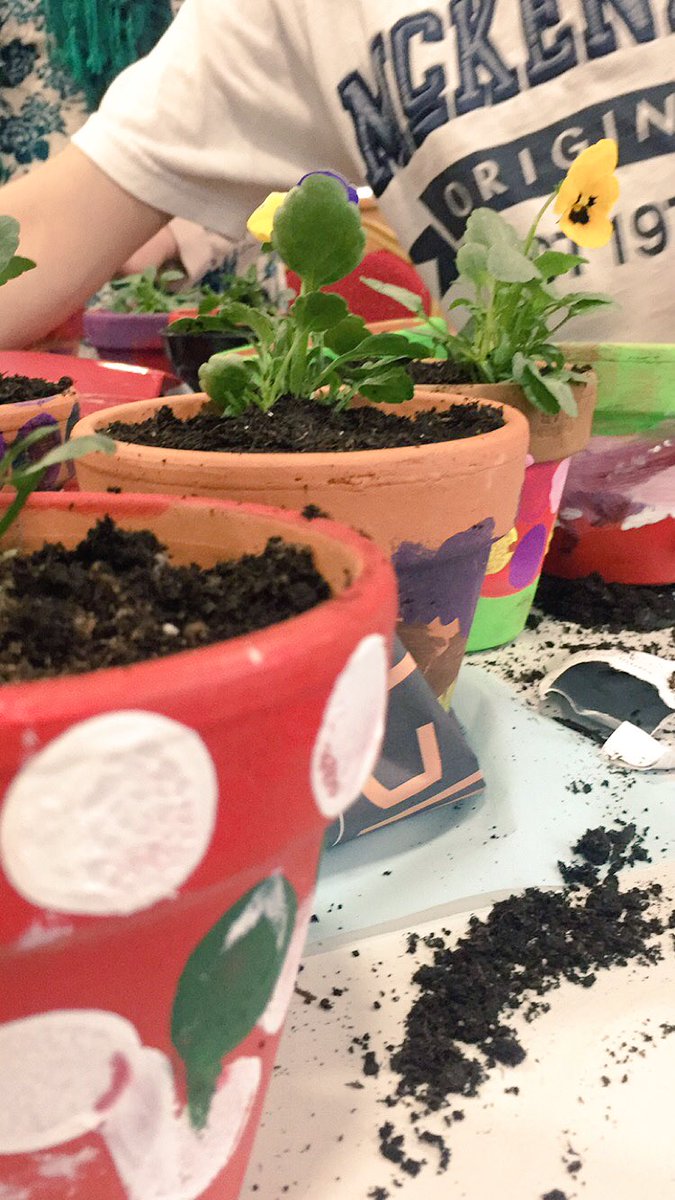 HafsahHafeji's tweet photo. Such a brilliant day ! Thank you so much to all who donated. Everyone enjoyed themselves especially the kids😄 I absolutely loved it!@RukiHussain @KulsumHafeji @cityretreatorg #refugeeproject #plantsmakepeoplehappy #kidsandplants https://t.co/EMz3k0GCC0