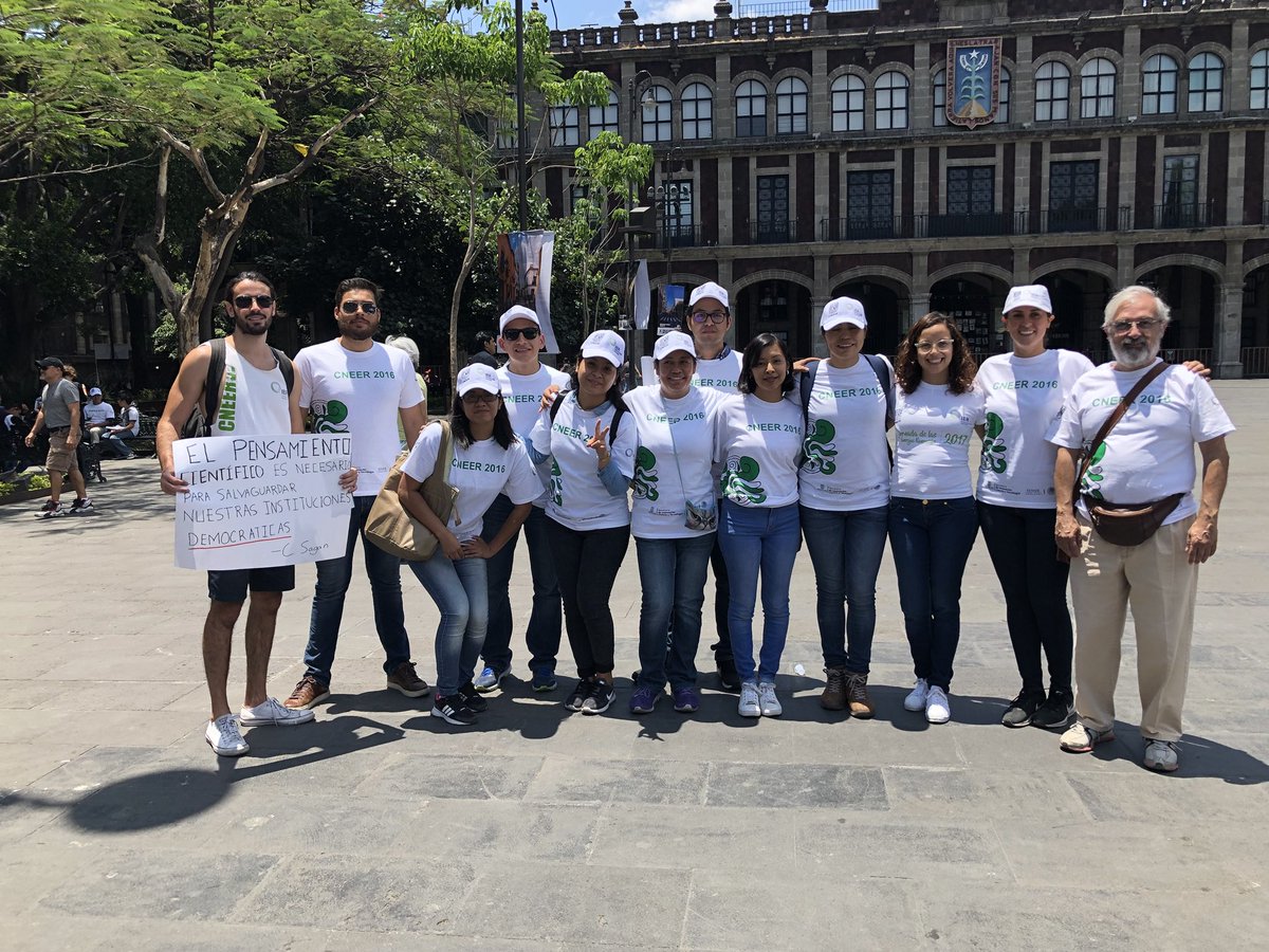 ierunam's tweet photo. Equipo @ierunam presente en #ConcentraciónporlaCiencia #MarchOfScience #SíALasRenovables @MorelosCiencia https://t.co/OdYxUQUxgv