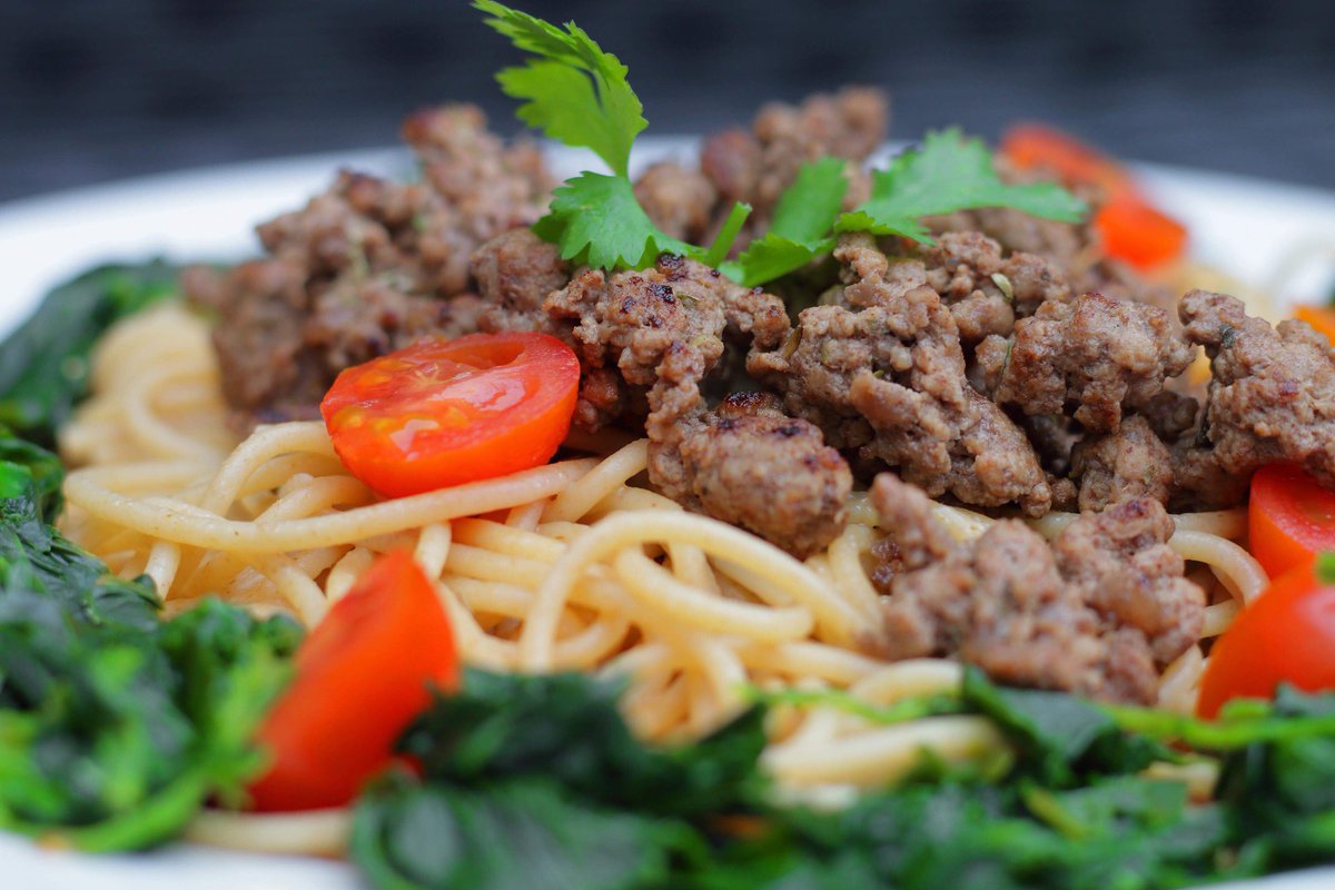 prepmonkeyuk's tweet image. You can’t beat a classic... especially when it’s super tasty, packed with protein and veg! 👅

Enjoy our 2nd Dish in the Launch Menu 🚀
📦 Classic Spaghetti Bolognese

Looking to see our full menu? Send us a DM and we’ll deliver it to your inbox! 🤞🥘

#MealPrep #PrepMonkey