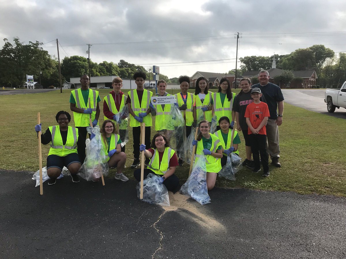 AlabamaCounties's tweet photo. The @ElmoreComm & its staff, school groups, & other local groups descended on the county’s roadways today to pick up litter & debris as part of the county’s Operation Spring Clean. Check out how their hard work has beautified their community & saved taxpayer dollars —
#OneVoice https://t.co/7p3mPvVNoo