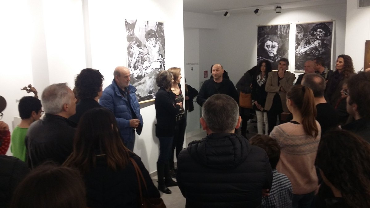SaisCarme's tweet photo. Inauguració d'Hélène Yousse i Johanes Zacherl a la Galeria Dual de Girona, ple!! #diadelart #bolit https://t.co/hN50jWfgmC