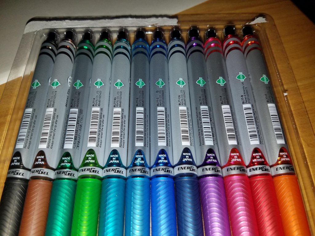 WhoaInteresting's tweet photo. All of my pens are made in Japan except the red one https://t.co/4GI09X4jpB