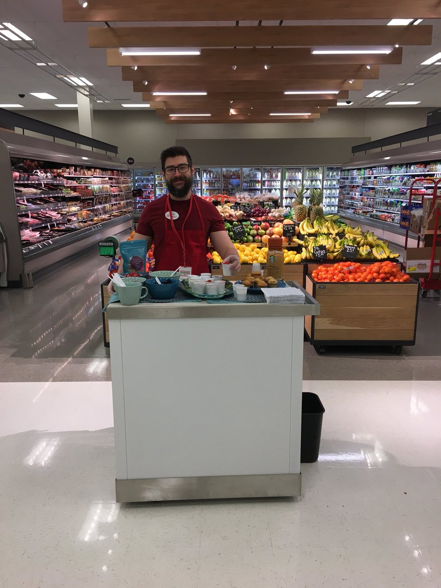 Active sampling to delight our HUNTER guests!! <a href="/nagel_bryan/">Bryan N</a> <a href="/adriennelebo/">Adrienne Lebo</a> @ncraynon @ContrucciJoe