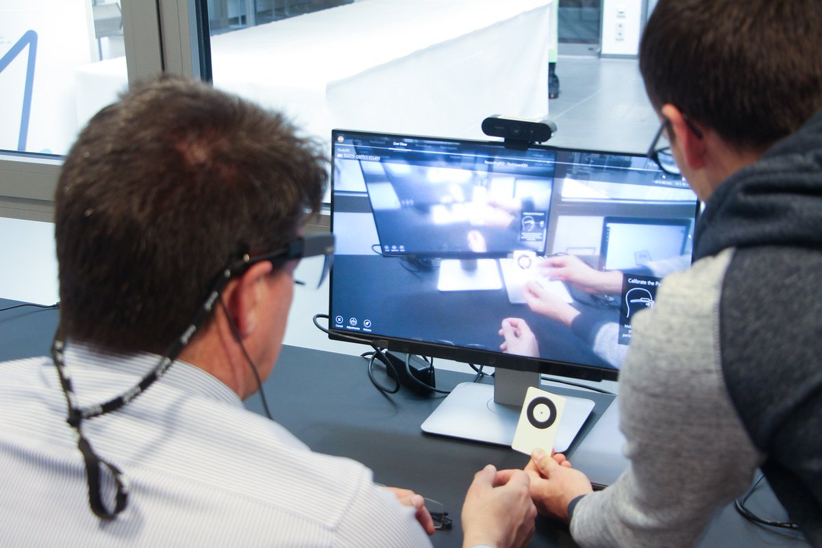 SmartFactoryOWL's tweet image. Researchers of #inIT of @HochschuleOWL live the idea of #humanCenteredDevelopment. Participants can try new technologies and get involved in improving processes - they together shape the future work-life. #CitizenScienceDay @openlivinglabs #Digitalization #DigitalNative #I40