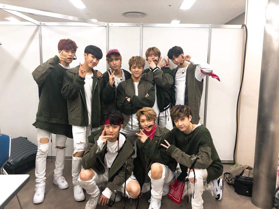 Stray ao3. Группа Stray Kids 2018. Южная Корея Stray Kids. Минхо Stray Kids. Группа Stray Kids 2020.