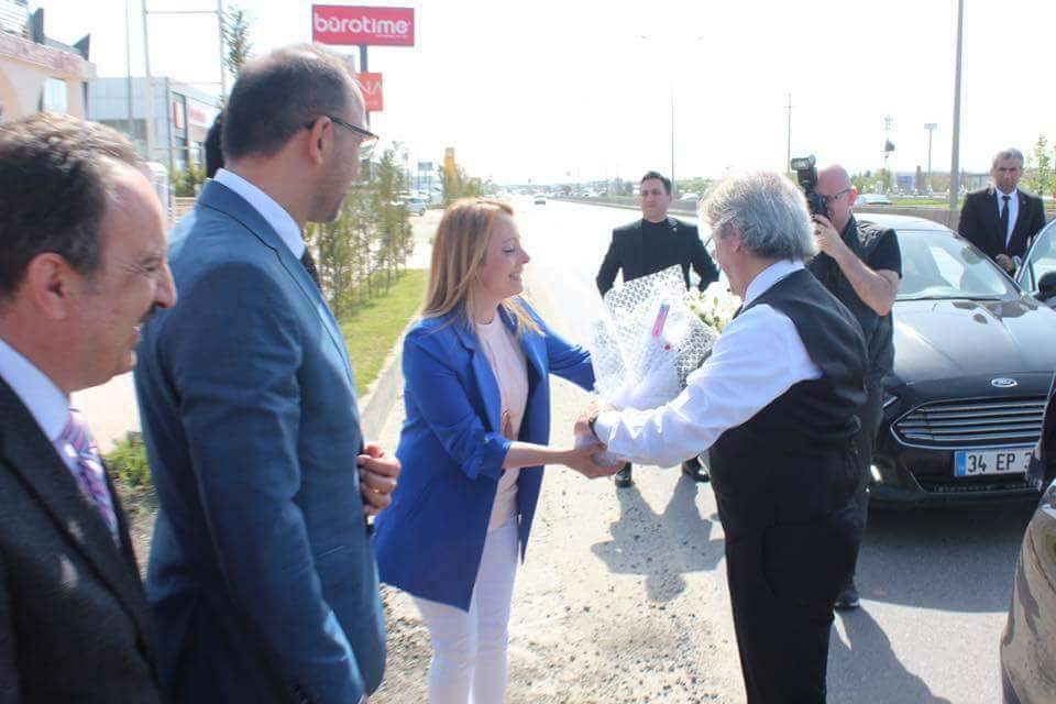 Beyoğlu Belediye Başkanımız Sn.Ahmet Misbah DEMİRCAN’ı Kadın Kolları Başkanımız Sn. Gülçin ARICAN ve yönetim kurulu üyelerimiz ile birlikte Çorlumuzda karşıladık ve Orion AVM esnaflarımızı ziyaret ettik.