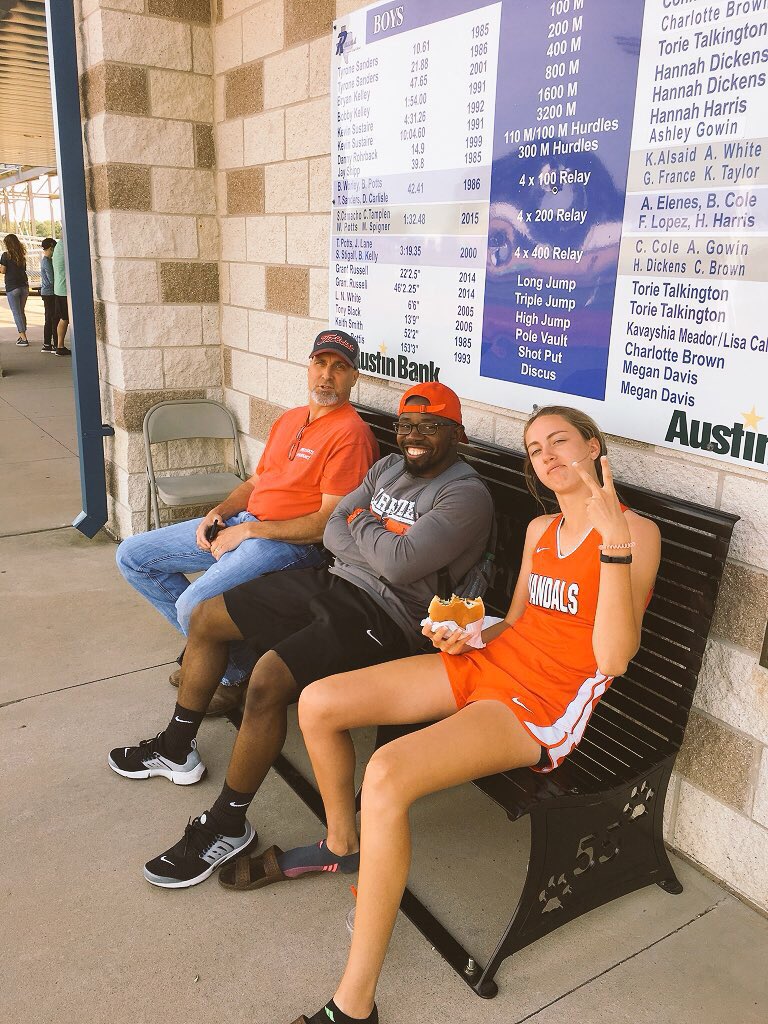 Vandal_Track's tweet photo. @MacyRucker needed a little fuel before running a great leg on the 4x200 relay! District Champs 🥇 https://t.co/rPY0qmJd19