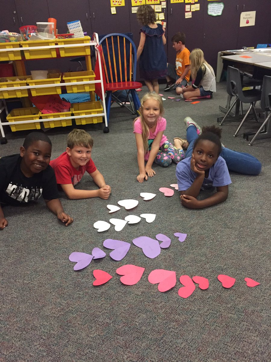 mrscruzgrade1's tweet photo. Practicing our graphing skills using our 100 random acts of kindness hearts. #mbebears #humbleisd #graphingfun #reachedourgoal #RandomActsOfKindness https://t.co/7JqhK7FlDE