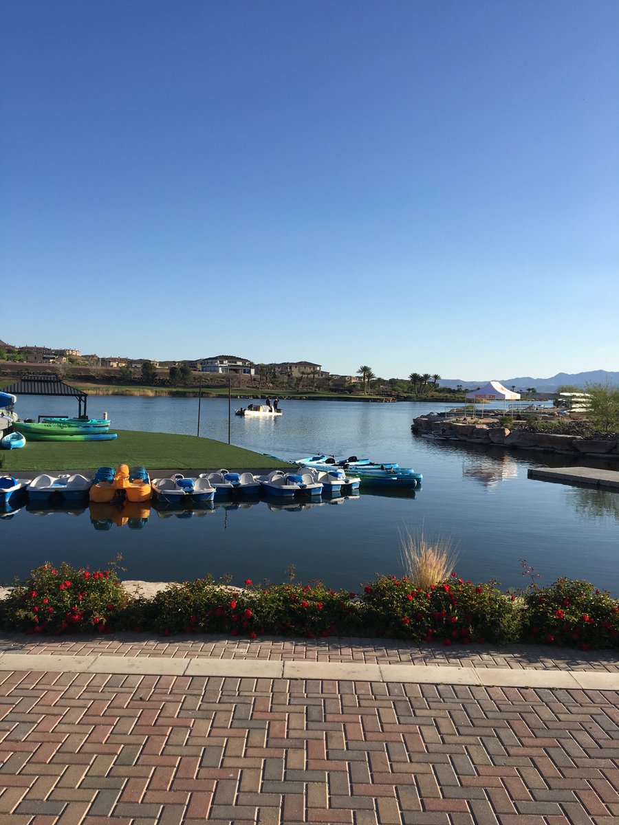 UW_Rowing's tweet image. Beautiful conditions on Lake Las Vegas this morning. Here's the schedule (UW, Texas &amp;amp; Michigan in each race):
9:00 a.m. PT – V4+
9:20 a.m. PT – 2V8+
9:40 a.m. PT – V8+
#Raceday #RowingU