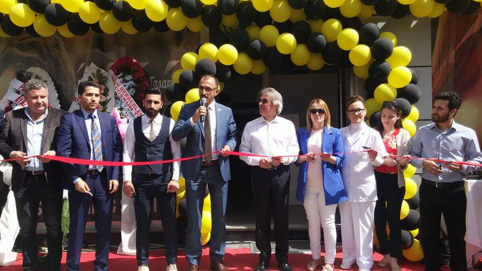 ESTEVEGA Güzellik Merkezi açılışına Beyoğlu Belediye Başkanımız Sn.Ahmet Misbah DEMİRCAN, İlçe Başkanımız Sn.Av.Kerim ATALAY,Kadın Kolları Başkanımız Sn. Gülçin ARICAN ve yönetim kurulu üyelerimiz ile hayırlı olsun dileklerimizle birlikte  gerçekleştirdik.