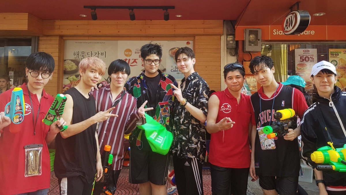 BoomCassiopeia's tweet photo. มักเจอลูกชายทั้งผองในวันนักขัตฤกษ์เสมอ ขอให้ทุกคนโชคดีกับก้าวต่อไปในอนาคตที่กำลังจะมาถึงนะ พี่จักเป็นกำลังใจให้พวกเจ้า สู้เข้าโว้ย https://t.co/S0hKMzTnIF