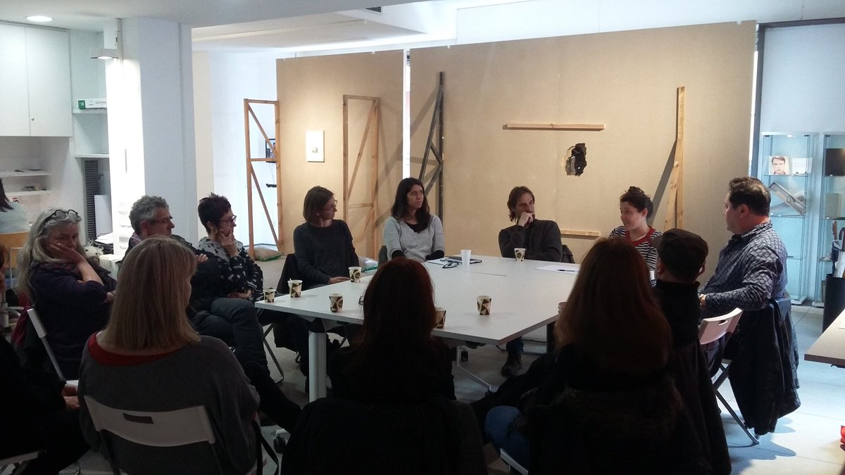 SaisCarme's tweet photo. Artistes per la República i la Paac al Bòlit fent un cafè tertúlia #diadelart #Diadelart #bolit #paac https://t.co/Bur5qg3dhd