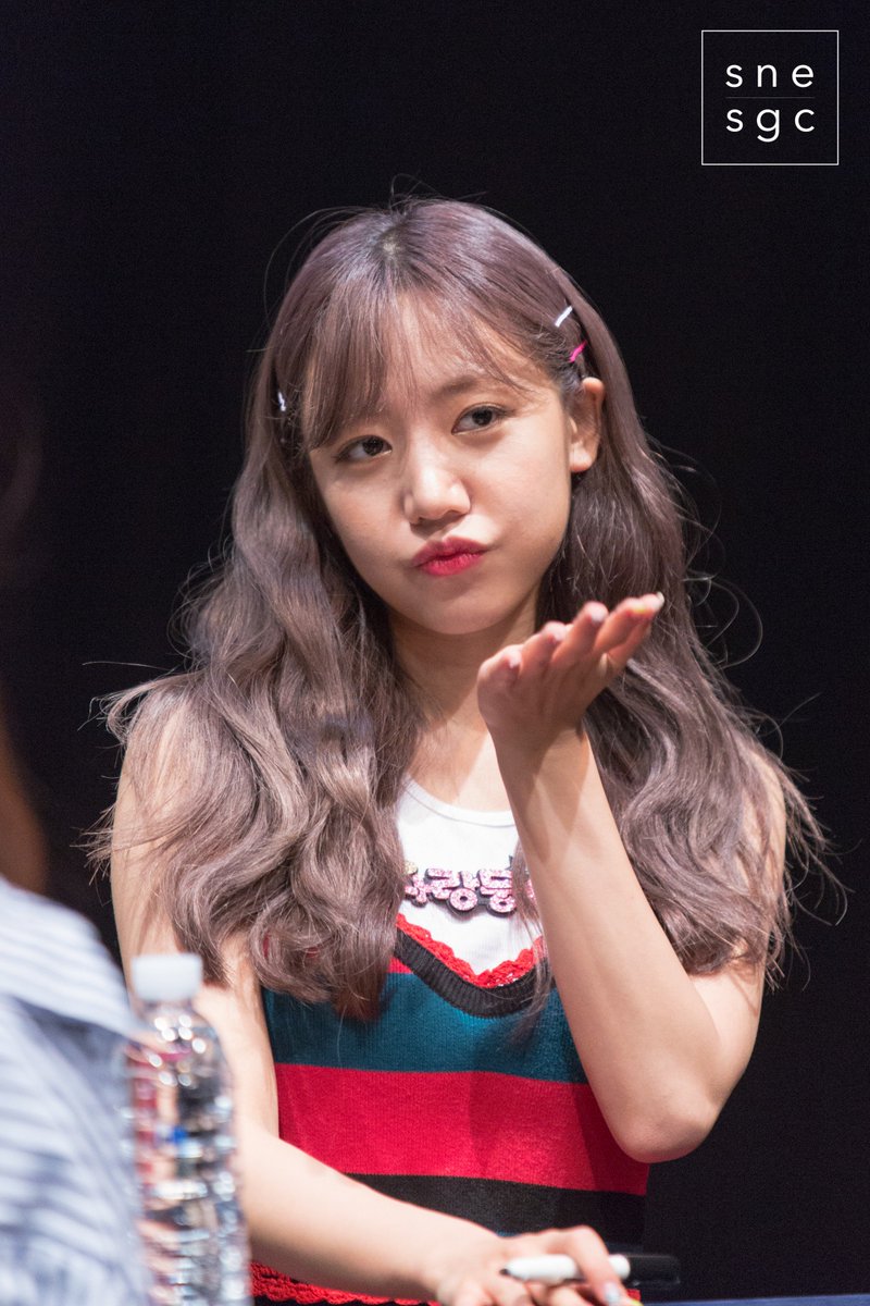 snesgc's tweet photo. 170703 강남 팬사인회
170709 목동 팬사인회

남주 생일 축하해요🎂

#SarangdungyDay #HappyNamjooDay
#우리남주_예쁜나이_스물넷

#에이핑크 #김남주 @APINKKNJ #Apink #남주 #namjoo #Pink_Up #FIVE https://t.co/WemflulUeH