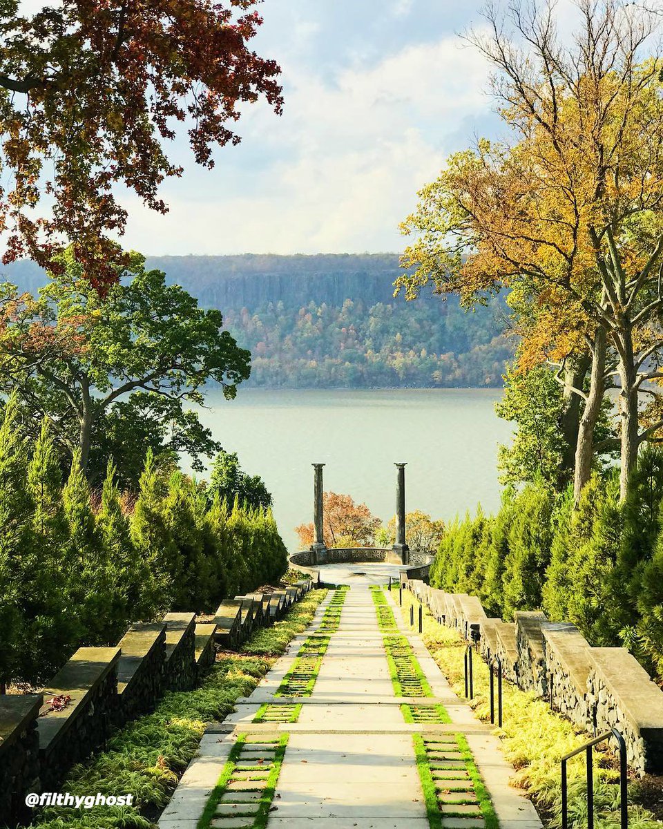 Experience the lush oasis of <a href="/untermyergarden/">Untermyer Gardens</a> on a family weekend getaway. #SpringIntoNY bit.ly/2In6mUQ