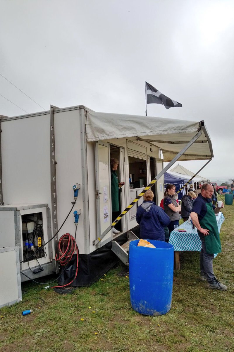 Our season has officially started! With affordable catering solutions for almost any event, we’ve got you covered! Here’s just one way our kitchens can be used: at an outdoor event with food being served from the hatch all day🌭