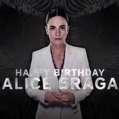 Happy birthday to the woman who brings a whole new meaning to the word Queen, Alice Braga. 