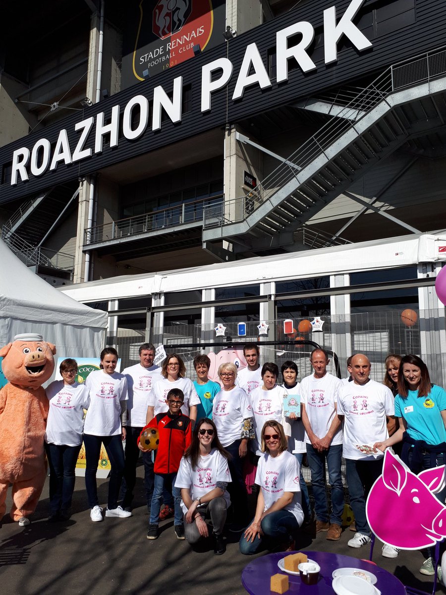 CRPBretagne's tweet photo. L'équipe #PigTeam est au complet et vous attend à la #RoazhonFerme ! @agriculteursBzh @staderennais https://t.co/1TSWn2zfLd
