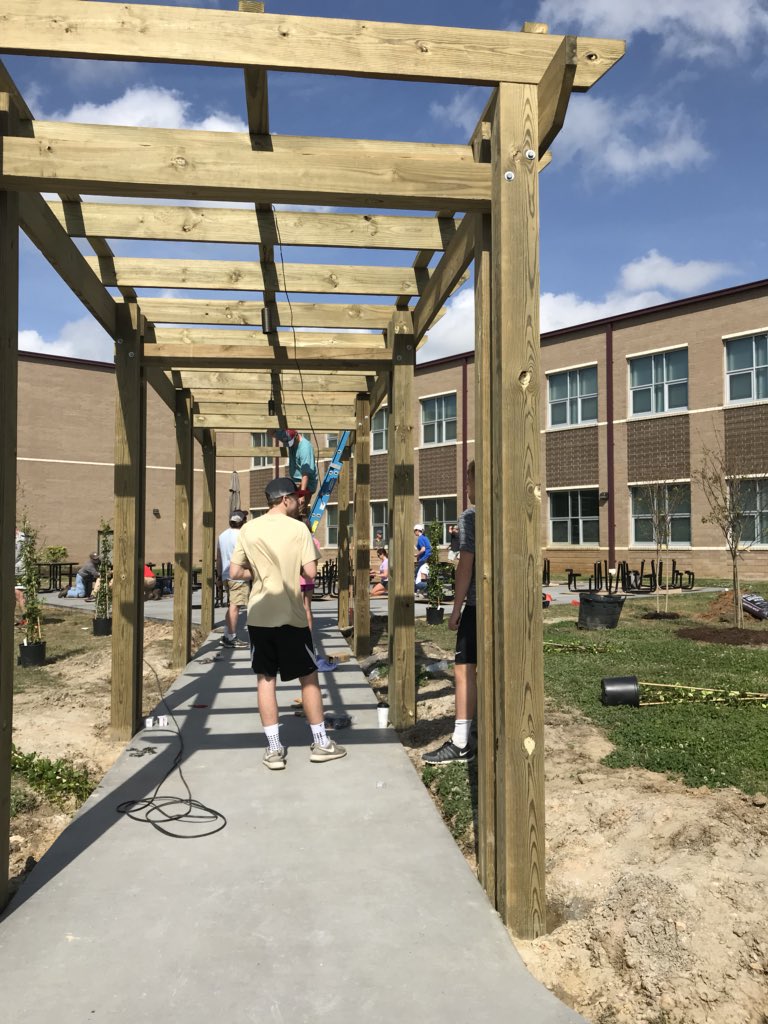 #DarkHorseNation and <a href="/SampsonInd/">Sampson Independent</a>, the #DarkHorsePicnicPlace is taking shape! Inspired by #13 Andrew Warren ‘17, this Clinton-Sampson Community is uniting to create yet another place of beauty and tranquility. The #CHSPTSO team and #CHSAlums are hard at work. #DarkHorsePride!