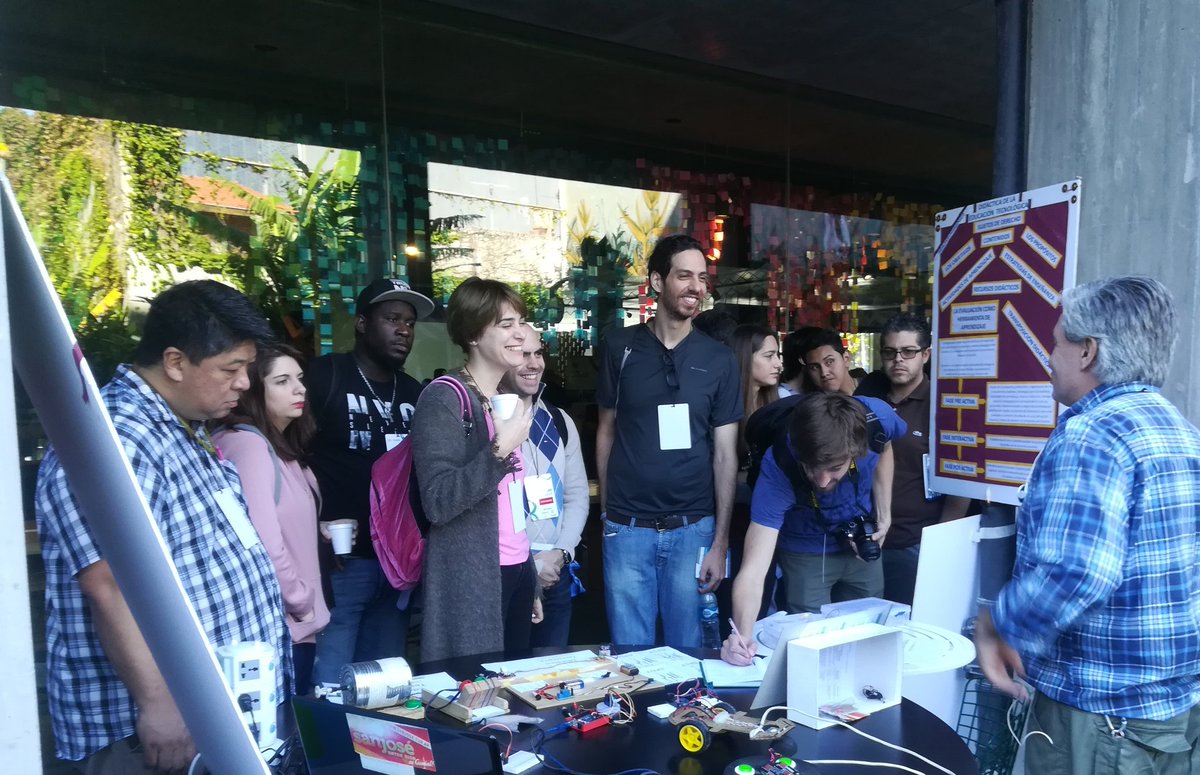 ¡Continuamos en #ArduinoDay2018! Participá de los talleres y charlas y visitá los stands de <a href="/trideo3D/">Trideo</a>, <a href="/Hornero/">Sergio</a> 3Dx, @vinboxdevs y el Instituto de educación tecnologíca? ¡Hasta las 18 tenés tiempo de venir a <a href="/areatres/">AreaTres Workplace</a>! @TallerEducabot!