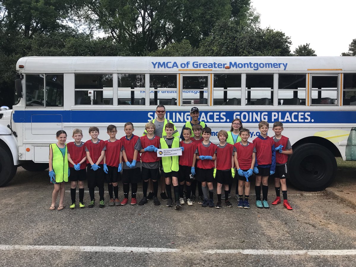 wrbspearpoint's tweet photo. @ElmoreComm #ECSpringClean2018 w our Grandview YMCA Valor 12U soccer team #Elmore #OldPrattvilleclean https://t.co/zUz72cP1Vv