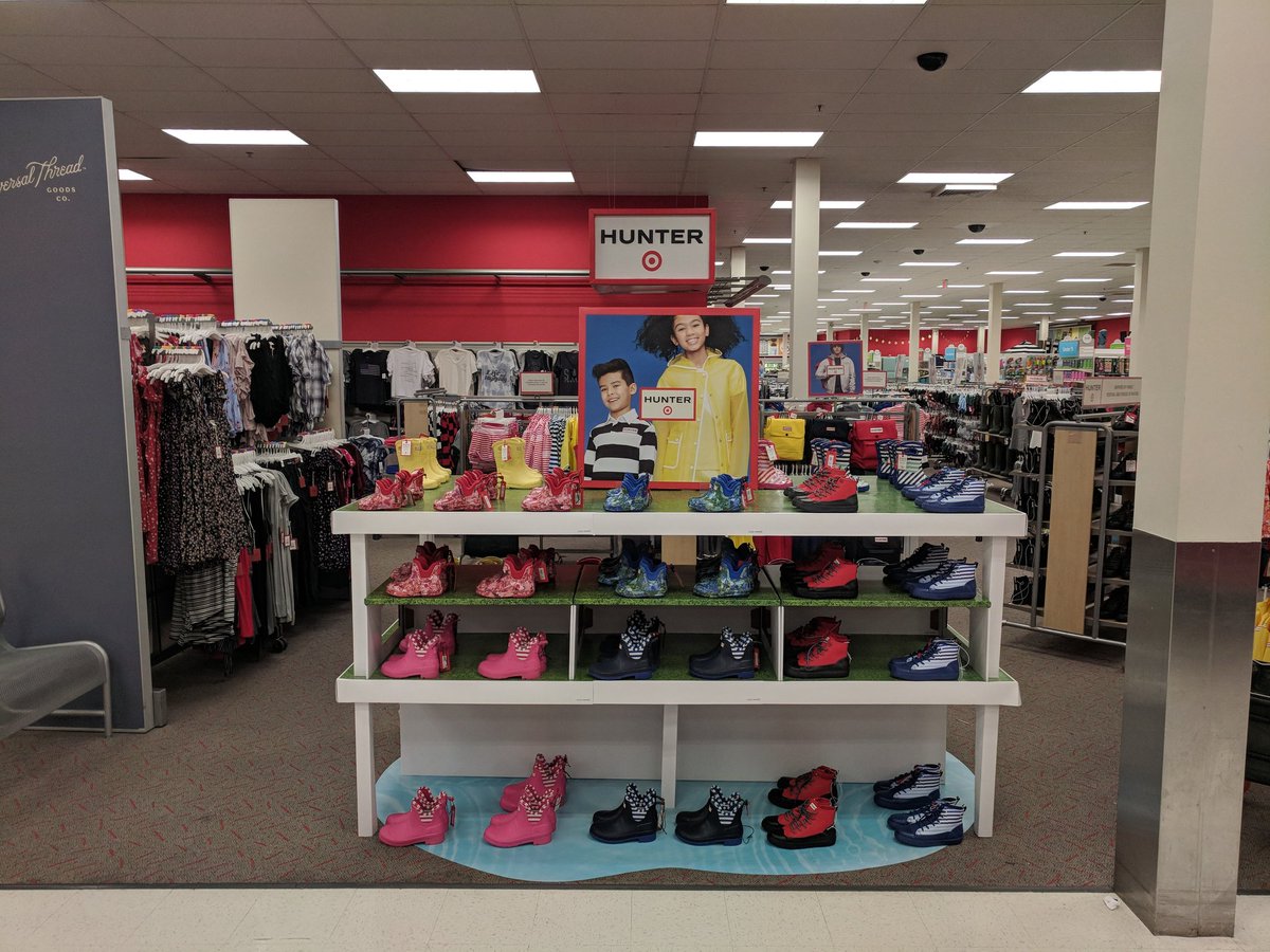 An incredible overnight team, diligent prep, an awesome collaboration and another successful launch is in the books! #TargetStyle #HunterxTarget #vml <a href="/RylanRankin/">Rylan Rankin</a>