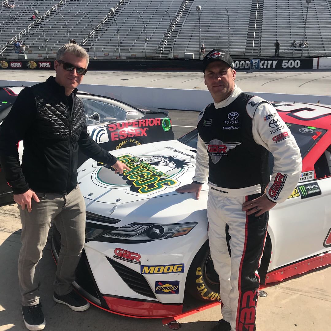 DJ Kennington has 16 others helping him steer the car this weekend at Bristol. 💚💛
•••
(📷: <a href="/tsnotoole/">tsnotoole</a>)