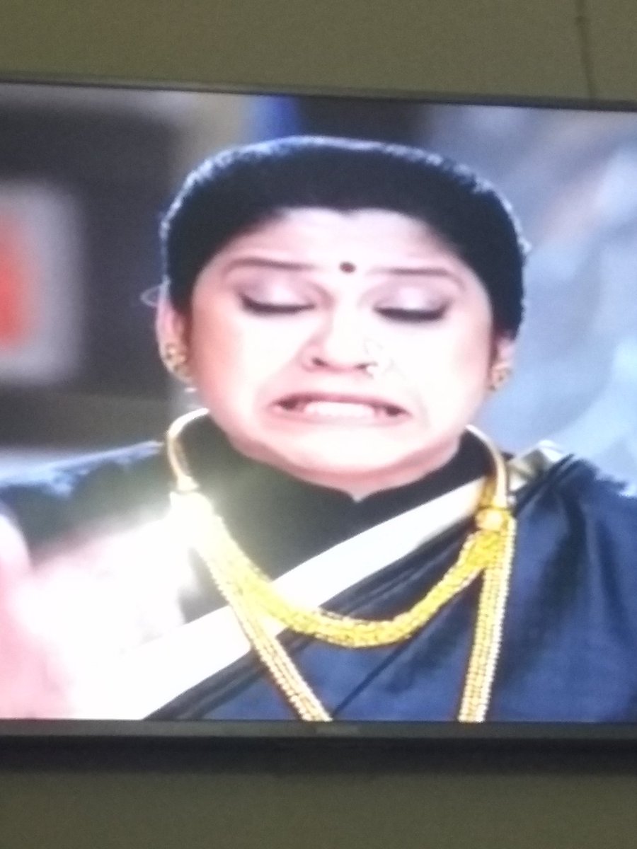 vyasutkarsh7's tweet photo. Watching same smile of  our very own @renukash  as  #bawaskarMam in  #Khichdi on #Staraplus https://t.co/M0txxLVXV3
