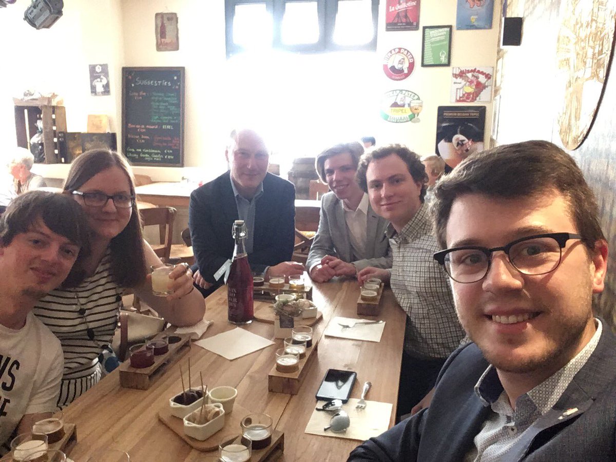 J_NVA_Aalst's tweet photo. Onze afdeling leert onze stad op een andere manier kennen: de Proevertjeswandeling met stadsgids Bart Vanderstraeten!  #toerism #aalst #9300 #chipka #streekproducten https://t.co/Ycd3sbV04M