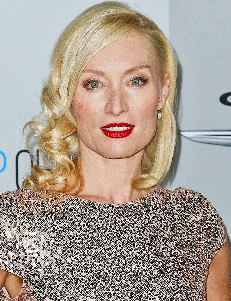 RT for Victoria Smurfit LIKE for Sam Witwer.