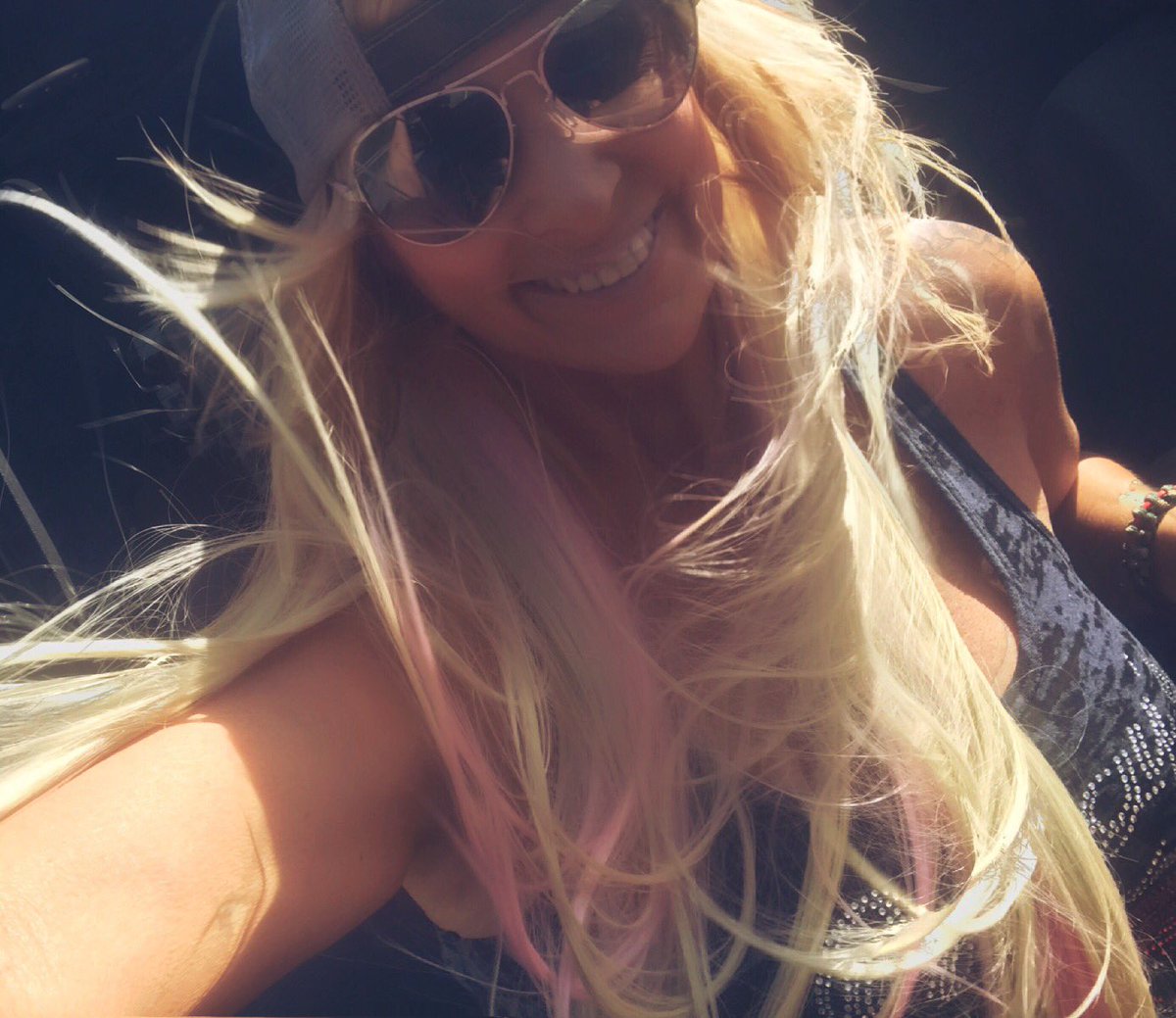 Today....Before & After JEEP HAIR! 😂🤦‍♀️. But it's 82, Sunny, Beautiful & im topless!! 🙌🏼☀️ Life is GOOD! #toplessdays #myjeeplife #TNJeepGirl #shejeeps #jeephairdontcare  #ilovemylife #jeeplife #jeep #jku