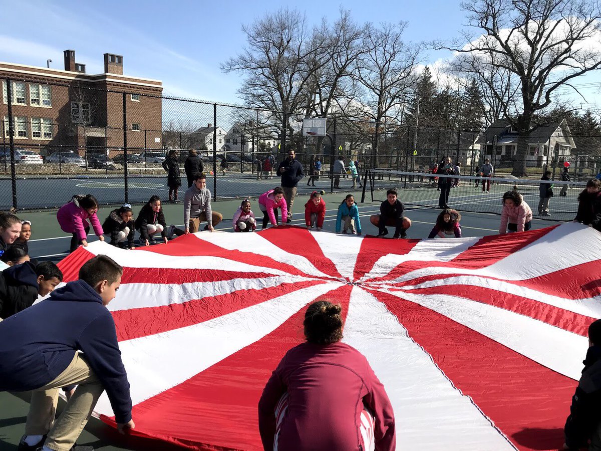 BancroftSchool's tweet photo. The Class of 2021 and their advisors had a wonderful time hanging out with the 1st and 2nd Graders at #BurncoatPrep on Wednesday! Our students sang songs, read books to the students, and had some time to play outside! Wonderful new tradition had been created! https://t.co/Hp0BNbkcQT
