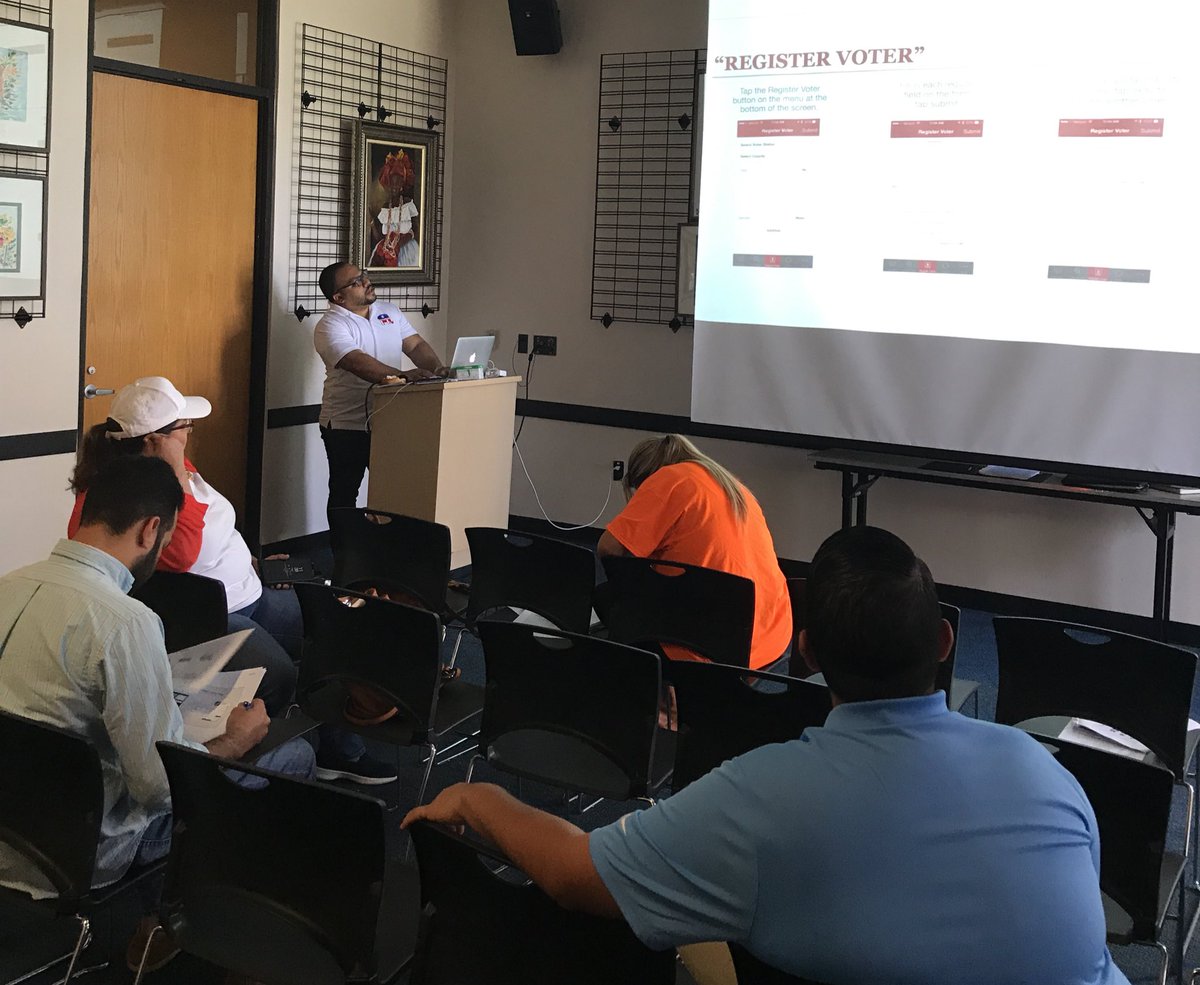 pGary7's tweet photo. At our #NDOA With our amazing Hispanic RLI team in South Orlando ! ##LeadRight2016 #TeamFL https://t.co/C3BrKwvTAU