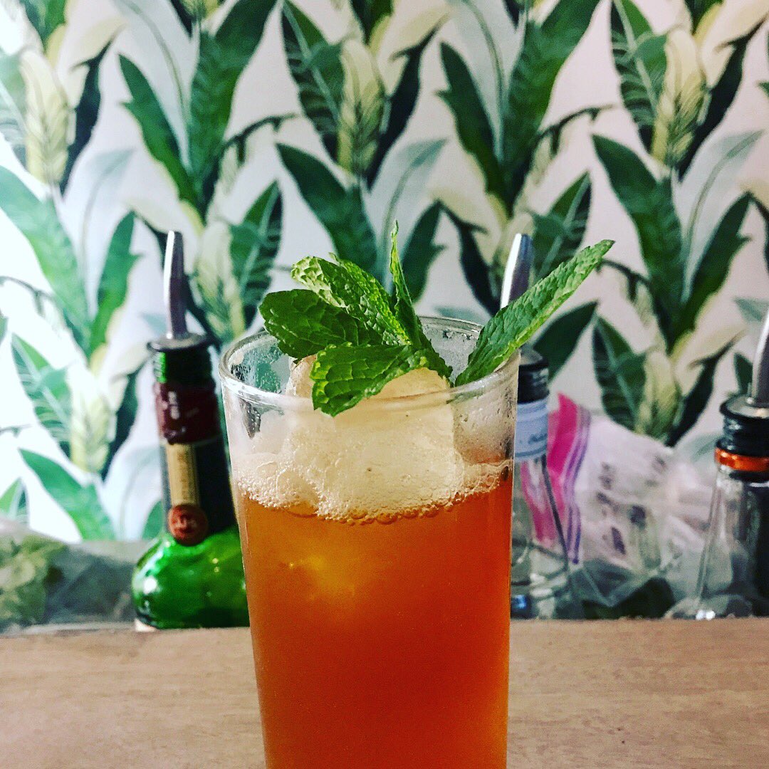 New #sustainable highball bar in #Seoul where my #cocktail blends in with the #wallpaper #softopening #thepocketseoul #highball #korea