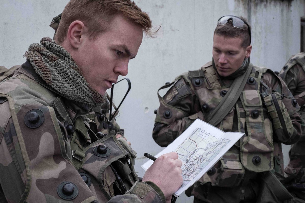 armeedeTerre's tweet image. Les lieutenants de la "division d’application infanterie" ont passé un module de 10 jours au CENZUB. Un travail en collaboration avec  une compagnie du #16BC ainsi que le #RICM, le #19RG et le #68RAA.
➤La cie du 16eBC est celle qui partira à la prochaine relève #eFP sur Lynx.