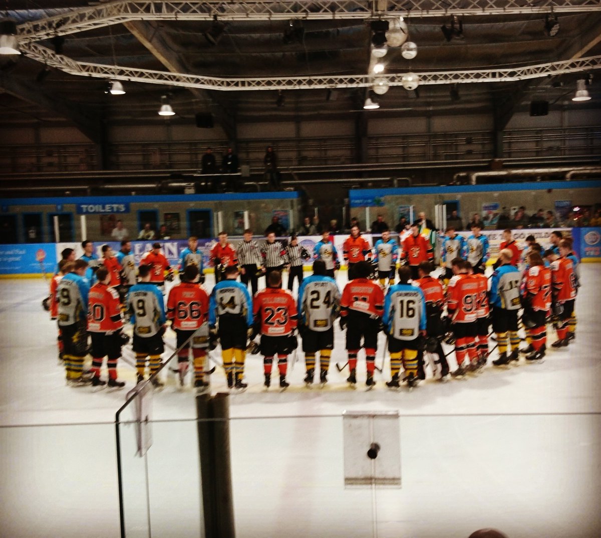 ELHorrell1's tweet image. Nihl2 play offs this weekend loaning our support to @HullJetsHockey as @AltyAces didn't qualify. This was the tribute to, a broncos flag is being raffled to raise money for the broncos @HumboldtBroncos @theSJHL #hockeyfamily #humboldt #humboldtstrong